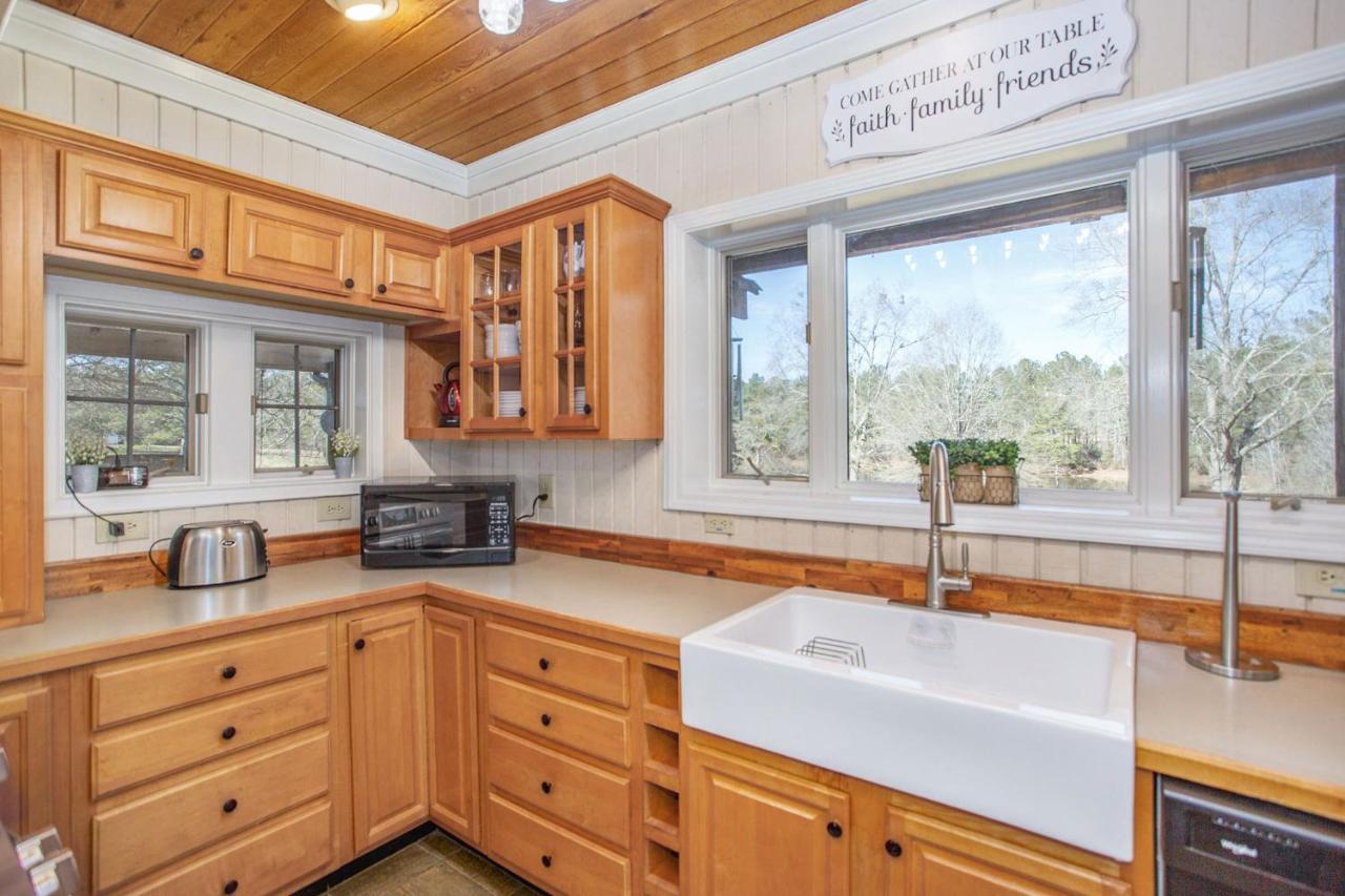 לוקוסט גרוב Refuge Ranch Retreat Log Cabin Lake 53+ Acres מראה חיצוני תמונה